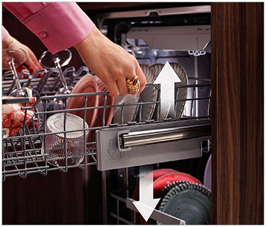 Visuel pr�sentant le r�glage de hauteur du panier sup�rieur sur un lave-vaisselle avec dispositif QuickLift 