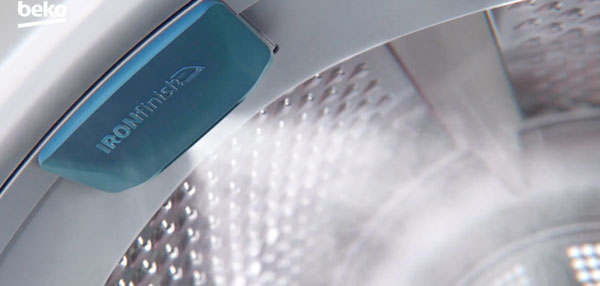 Visuel repr�sentant l'injection de vapeur dans le tambour des s�ches-linges Beko IronFinish pour supprimer les plis du linge