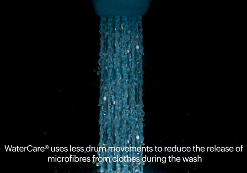 Visuel présentant la diffusion de l'eau à la façon d'une cascade dans les lave-linges Grundig WaterCare