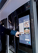 Photo d'un r�frig�rateur connect� Samsung Family Hub int�grant l'assistant Bixby - (cr�dit : Samsung)